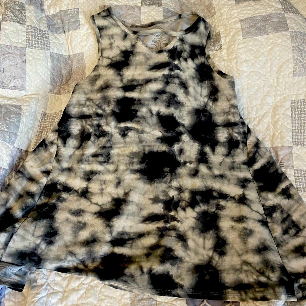 Black and white tank